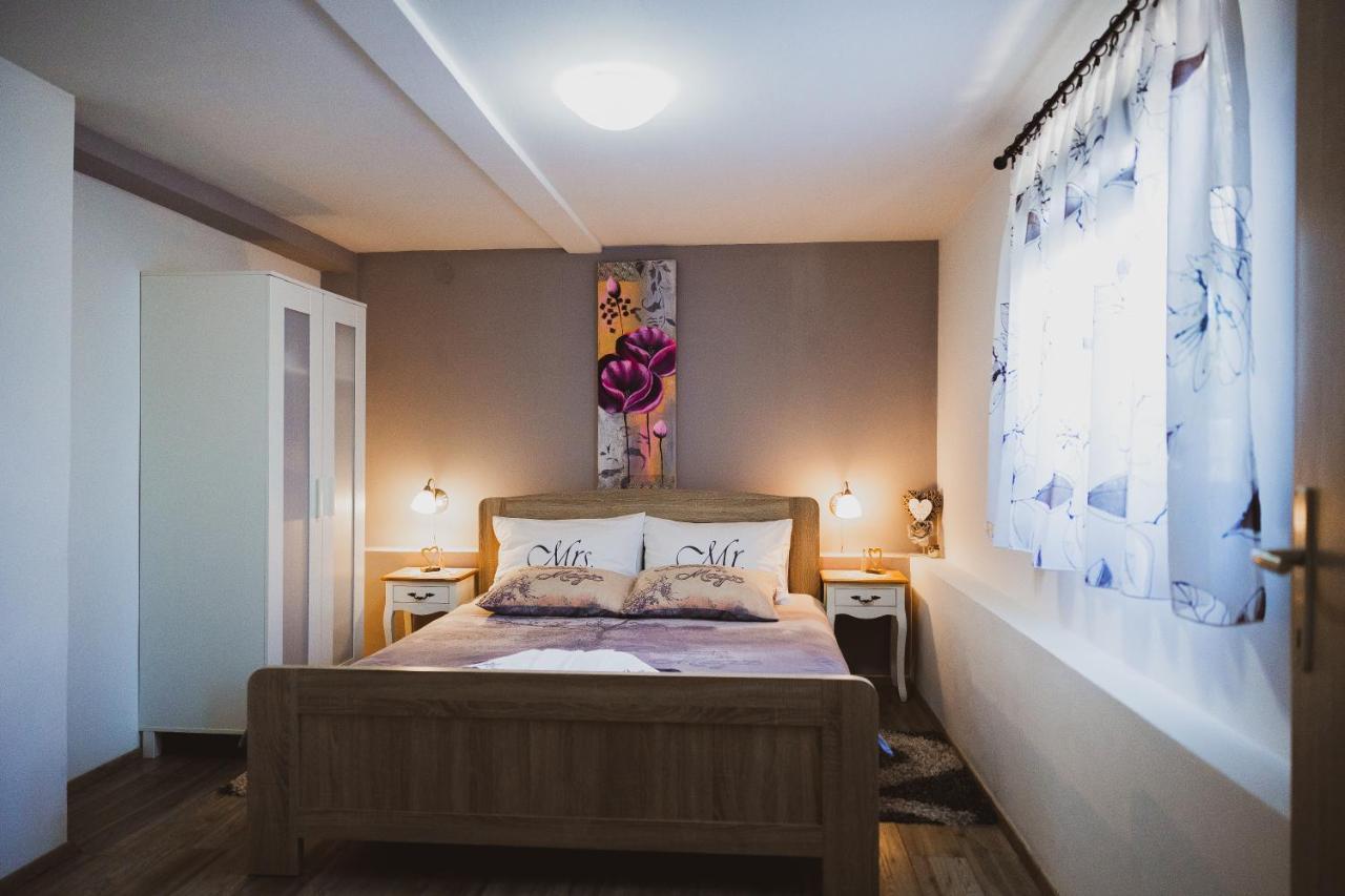 Soba I Apartman Dula Ogulin Bagian luar foto