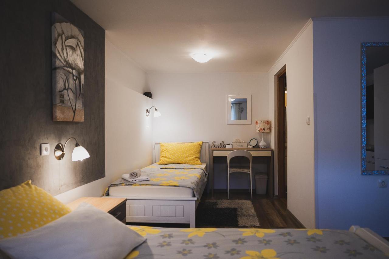 Soba I Apartman Dula Ogulin Bagian luar foto